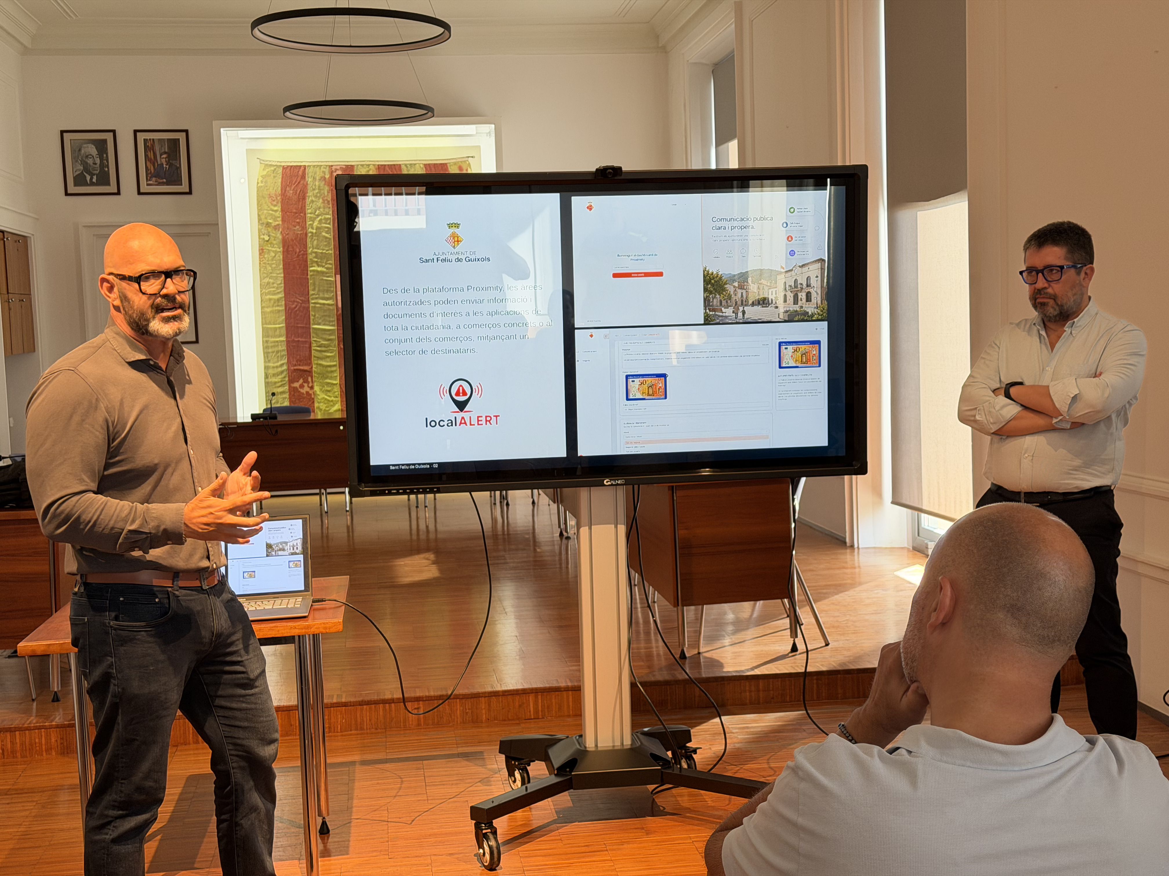 L'Ajuntament presenta la nova app policial per millorar la comunicació i seguretat amb els comerciants