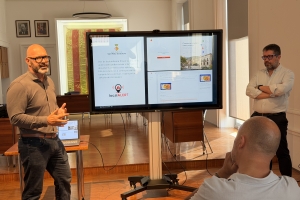 L'Ajuntament presenta la nova app policial per millorar la comunicació i seguretat amb els comerciants